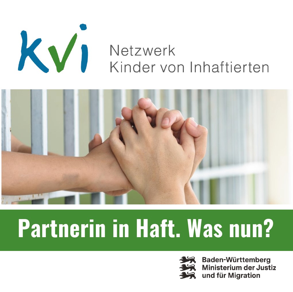 Flyer "Partnerin in Haft" auf dem sich zwei Hände durch Gitterstäbe halten, die Personen stehen auf unterschiedlichen Seiten
