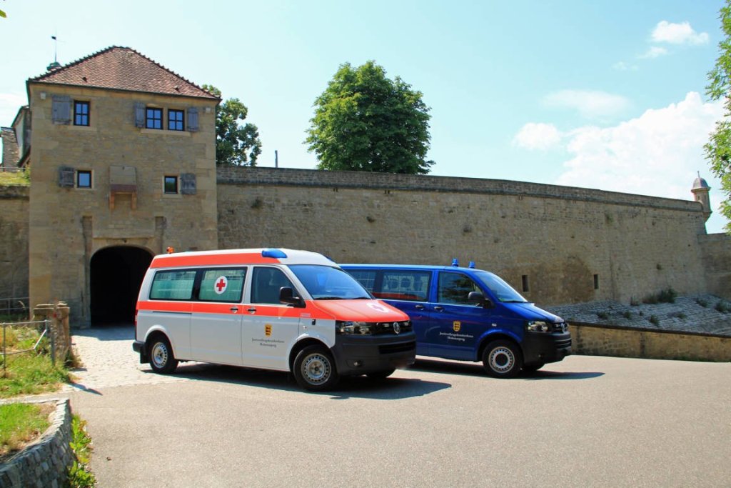 Kranken- und Transportwagen vor Festung Hohenasperg